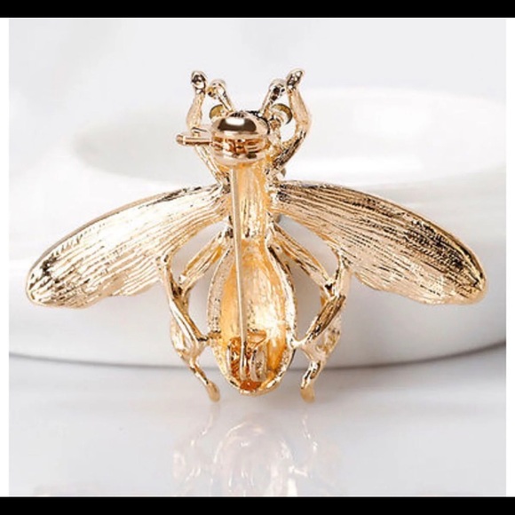 Bumble Bee Brooch 🐝 - Picture 4 of 4